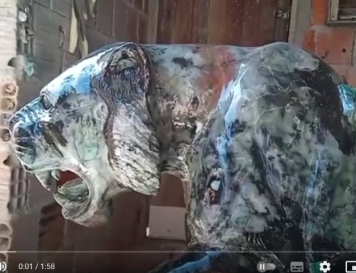 Magníficas Esculturas em Rochas de Esmeraldas que são Verdadeiras Joias